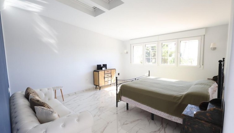 Resale - Chalet - Orihuela Costa - Villamartín