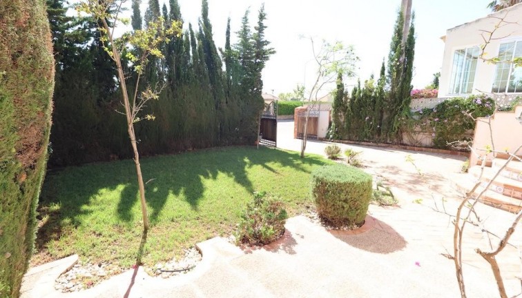 Resale - Chalet - Orihuela Costa - Villamartín