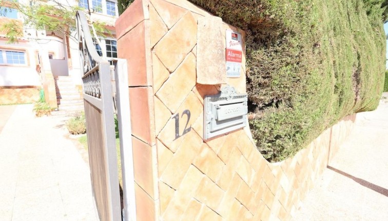 Resale - Chalet - Orihuela Costa - Villamartín