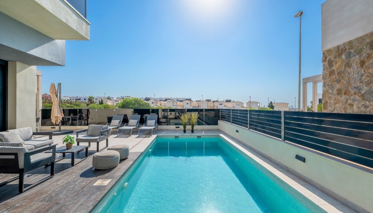 Resale - Chalet - Orihuela Costa - Lomas de Cabo Roig