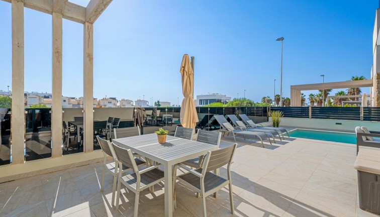 Resale - Chalet - Orihuela Costa - Lomas de Cabo Roig