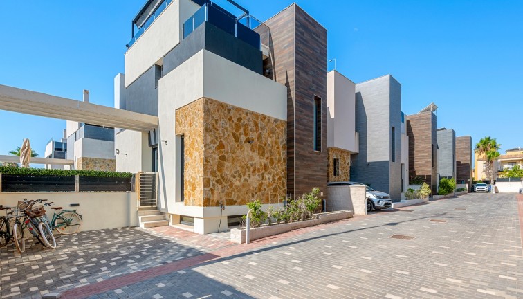 Resale - Chalet - Orihuela Costa - Lomas de Cabo Roig