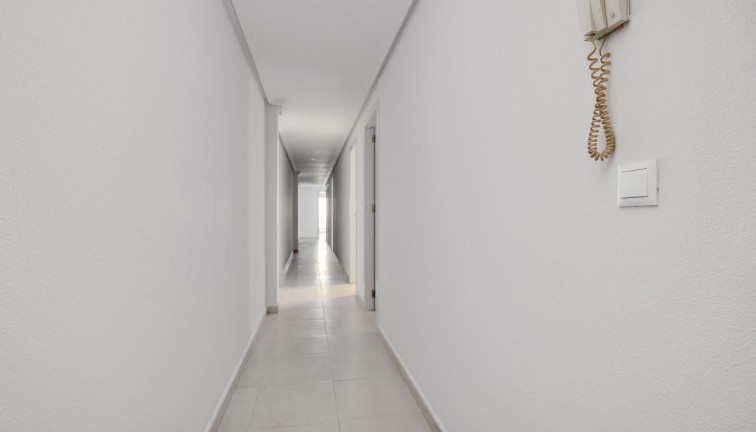 Jälleenmyynti - Asunto - Torrevieja