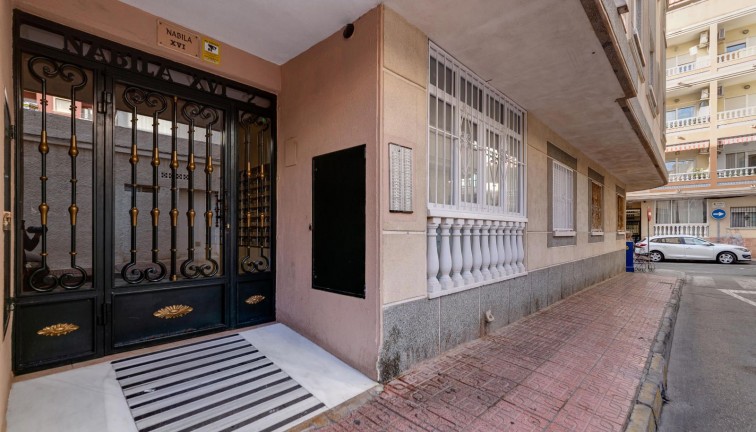 Jälleenmyynti - Asunto - Torrevieja