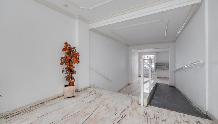 Återförsäljning - Lägenhet - Torrevieja - Playa de los Locos