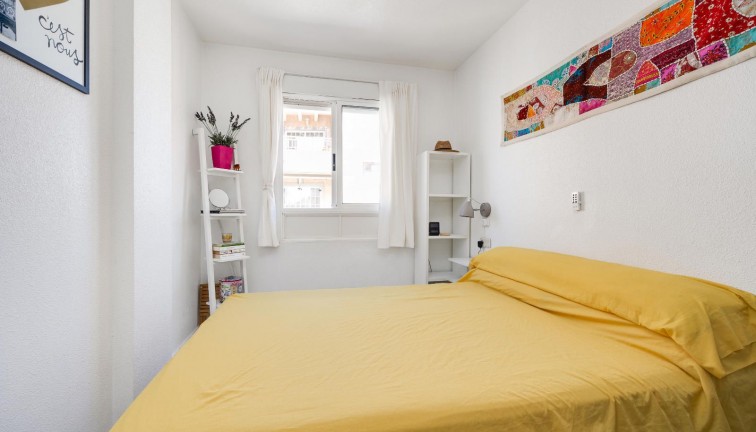 Återförsäljning - Lägenhet - Torrevieja - Playa de los Locos