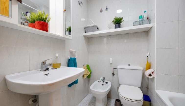 Återförsäljning - Lägenhet - Torrevieja - Playa de los Locos