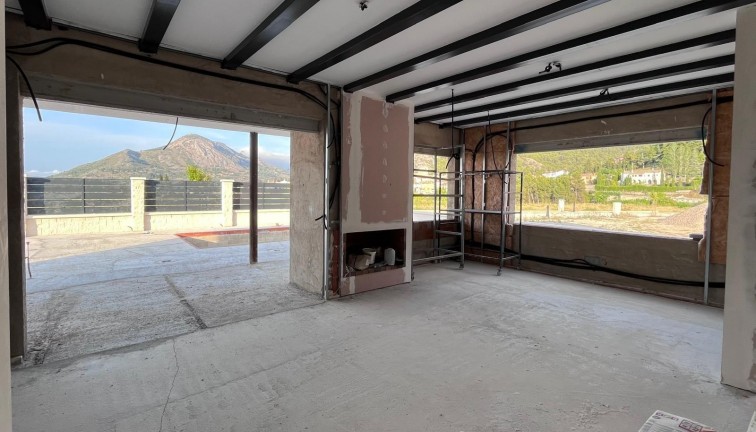 Uudistuotanto - Erillistalo - Penàguila - El Olivar