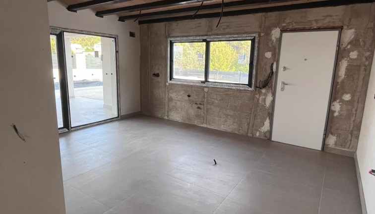 Uudistuotanto - Erillistalo - Penàguila - El Olivar