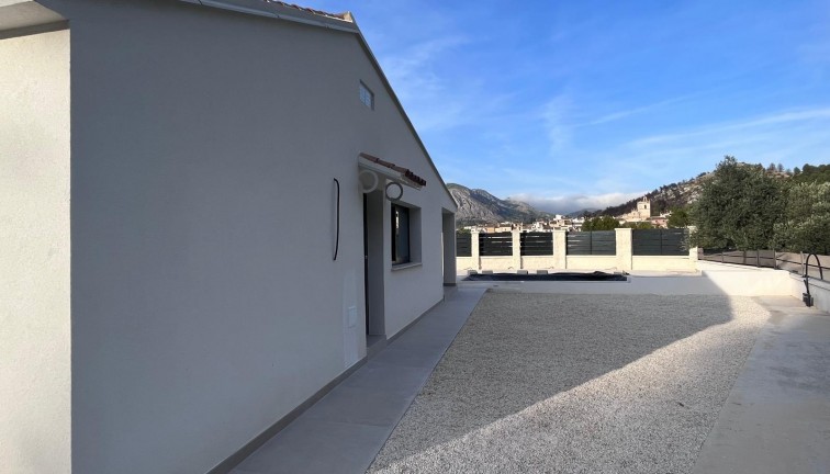 Uudistuotanto - Erillistalo - Penàguila - El Olivar