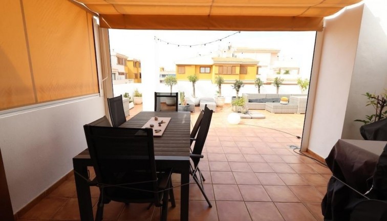 Reventa - Apartamento - Apartamento en el último piso - Torrevieja - Punta Prima