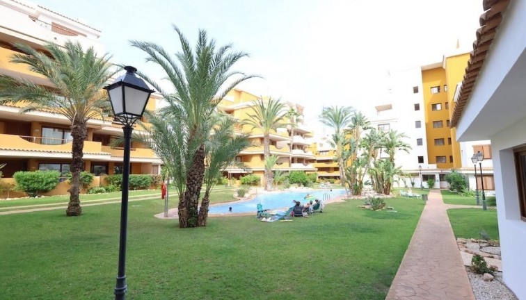 Reventa - Apartamento - Apartamento en el último piso - Torrevieja - Punta Prima