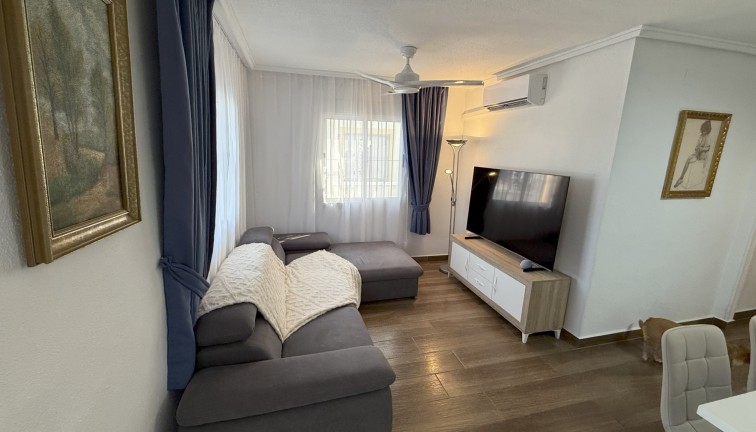 Resale - Chalet - Orihuela Costa - La Zenia