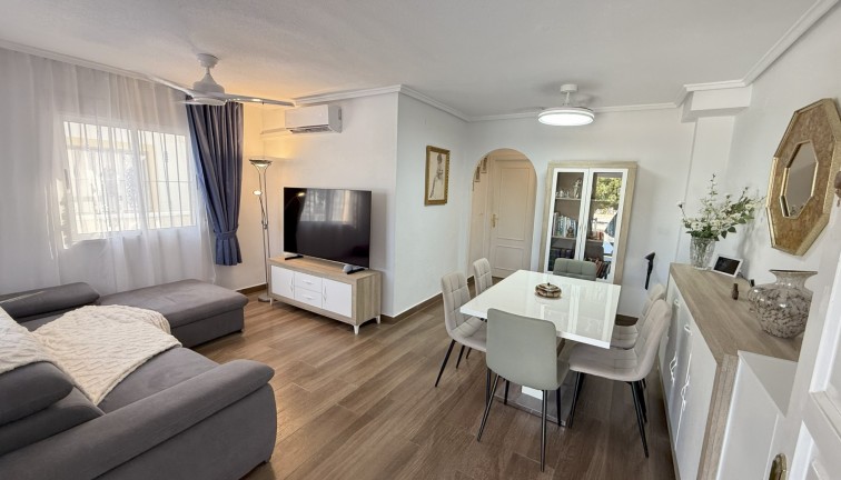 Resale - Chalet - Orihuela Costa - La Zenia