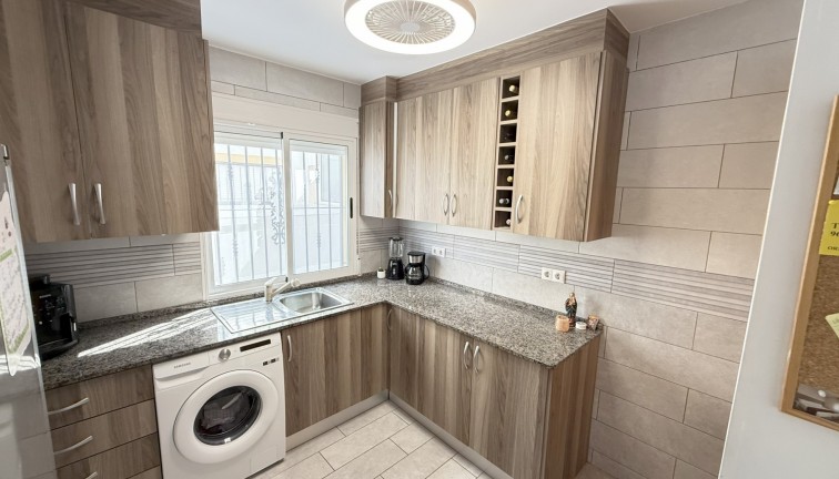 Resale - Chalet - Orihuela Costa - La Zenia