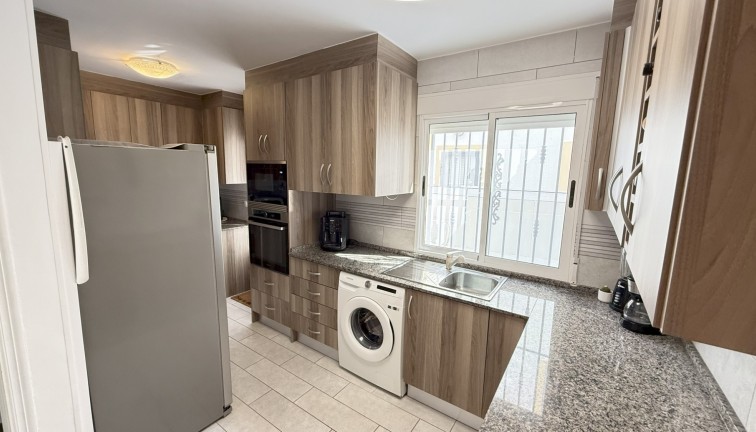 Resale - Chalet - Orihuela Costa - La Zenia