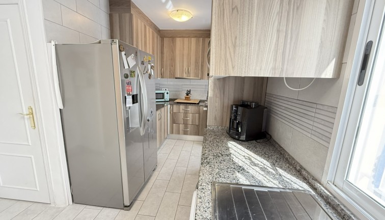 Resale - Chalet - Orihuela Costa - La Zenia