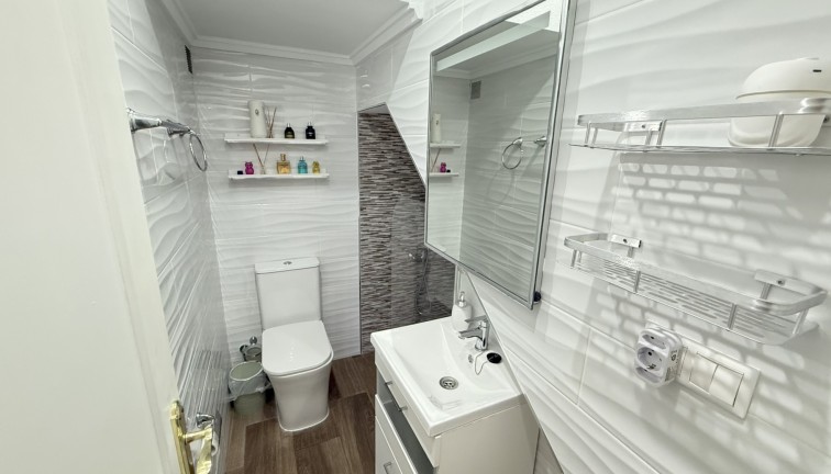 Resale - Chalet - Orihuela Costa - La Zenia