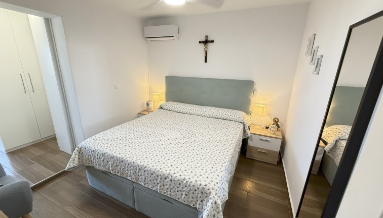 Resale - Chalet - Orihuela Costa - La Zenia