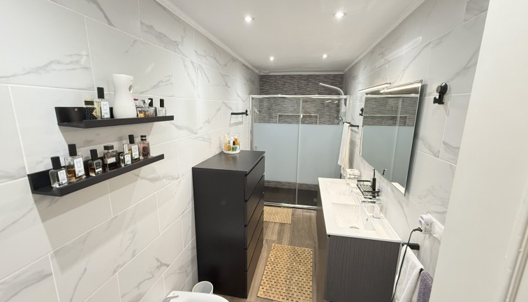 Resale - Chalet - Orihuela Costa - La Zenia