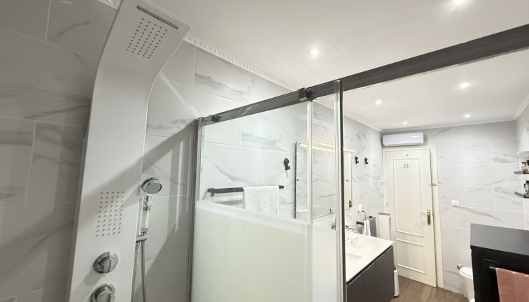 Resale - Chalet - Orihuela Costa - La Zenia