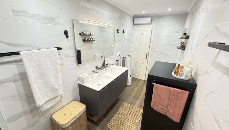 Resale - Chalet - Orihuela Costa - La Zenia