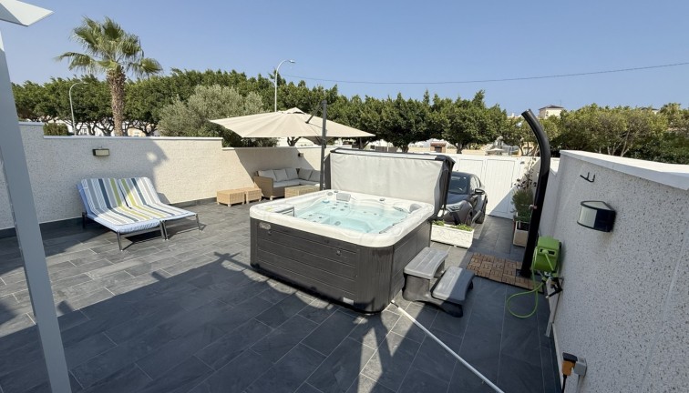 Resale - Chalet - Orihuela Costa - La Zenia