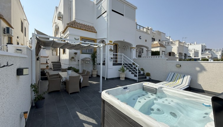 Resale - Chalet - Orihuela Costa - La Zenia