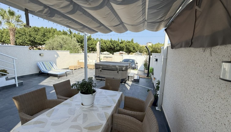 Resale - Chalet - Orihuela Costa - La Zenia