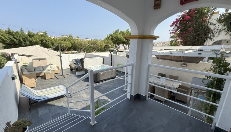 Resale - Chalet - Orihuela Costa - La Zenia