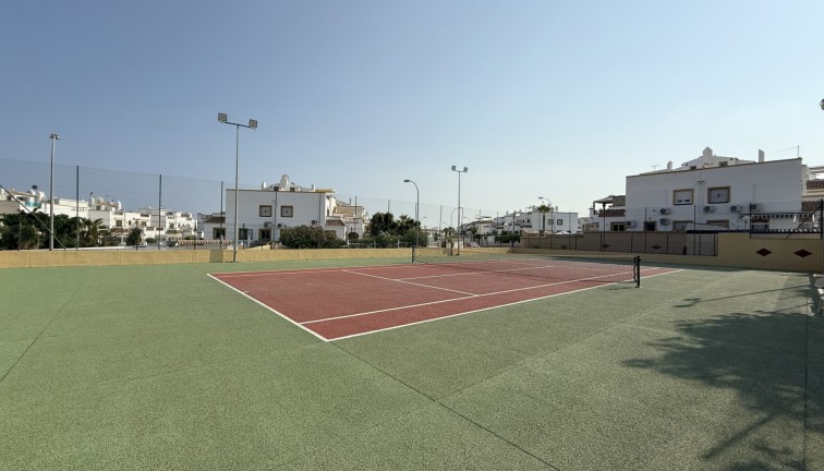 Resale - Chalet - Orihuela Costa - La Zenia