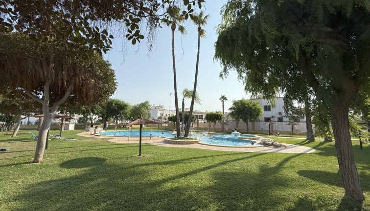 Resale - Chalet - Orihuela Costa - La Zenia