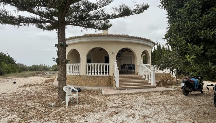 Jälleenmyynti - Finca - Daya Vieja