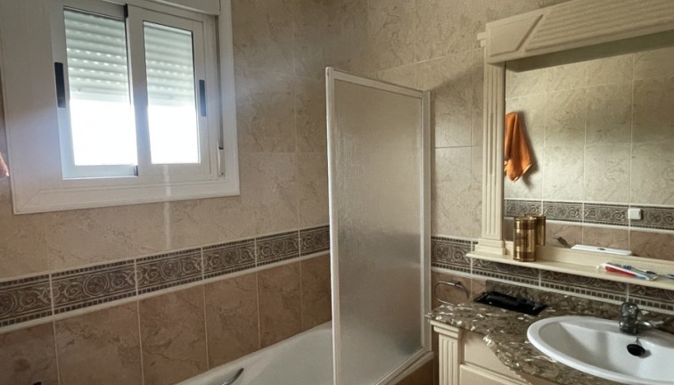 Jälleenmyynti - Finca - Daya Vieja