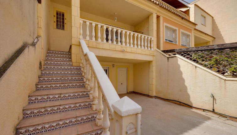 Reventa - Casa adosada - Los Montesinos - LOS MONTESINOS