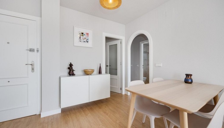 Resale - Apartment - Orihuela Costa - Campoamor