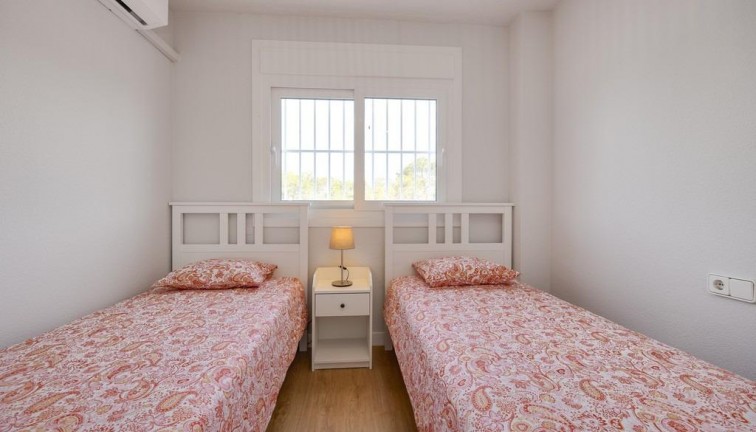 Resale - Apartment - Orihuela Costa - Campoamor