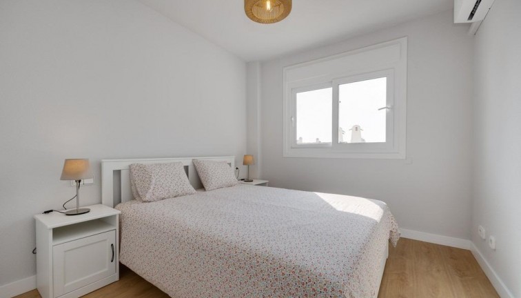 Resale - Apartment - Orihuela Costa - Campoamor