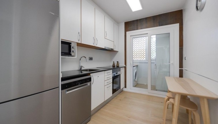 Resale - Apartment - Orihuela Costa - Campoamor