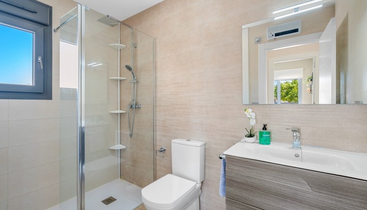 Reventa - Casa adosada - Formentera del Segura