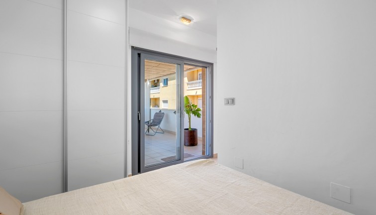 Reventa - Casa adosada - Formentera del Segura