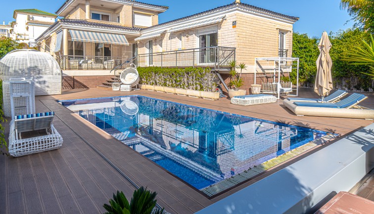 Jälleenmyynti - Erillistalo - La Mata - LA MATA