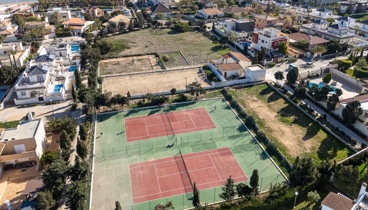 Jälleenmyynti - Erillistalo - La Mata - LA MATA