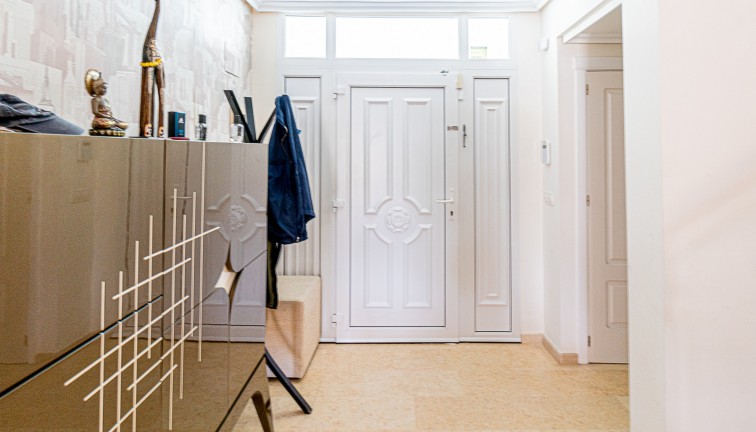 Jälleenmyynti - Erillistalo - La Mata - LA MATA