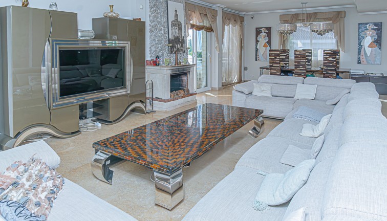 Jälleenmyynti - Erillistalo - La Mata - LA MATA