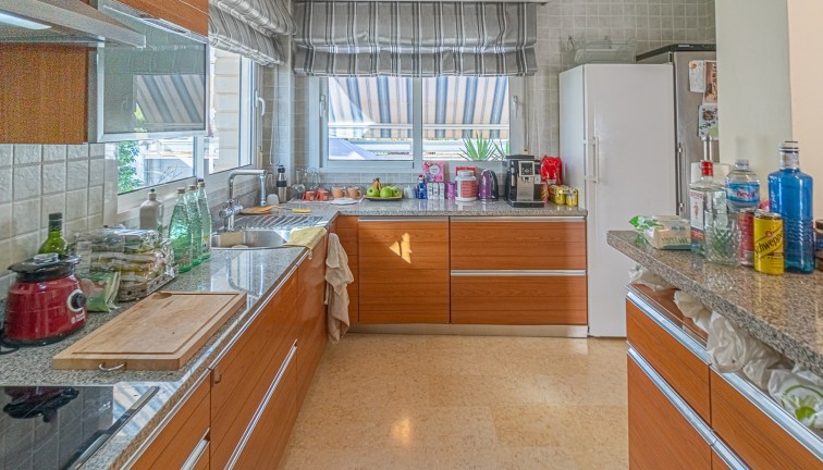 Jälleenmyynti - Erillistalo - La Mata - LA MATA