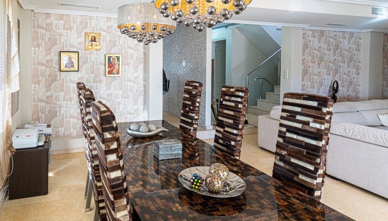 Jälleenmyynti - Erillistalo - La Mata - LA MATA