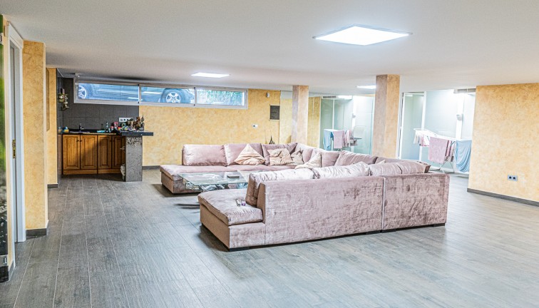 Jälleenmyynti - Erillistalo - La Mata - LA MATA