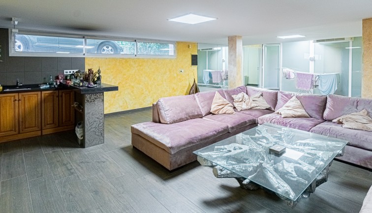 Jälleenmyynti - Erillistalo - La Mata - LA MATA