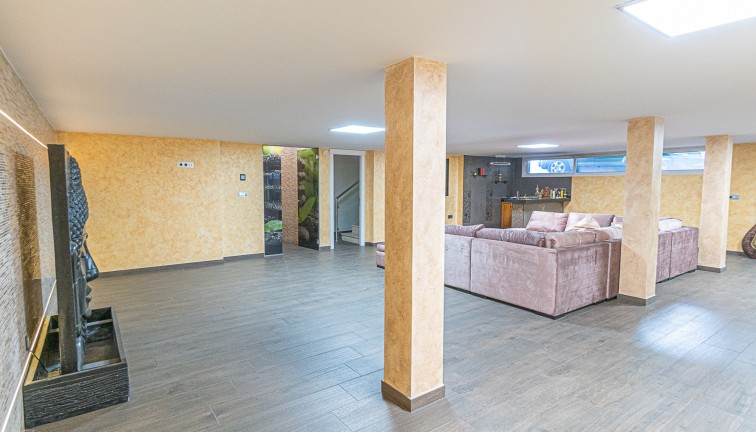 Jälleenmyynti - Erillistalo - La Mata - LA MATA